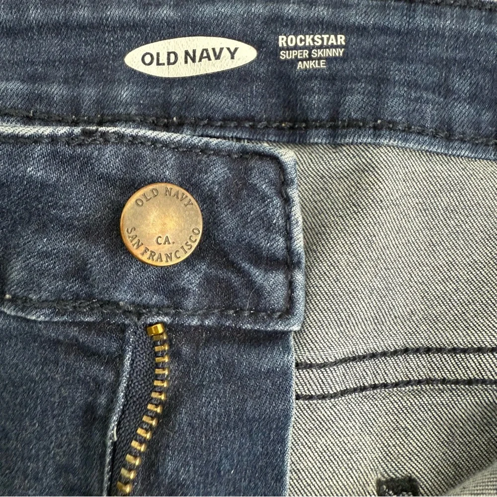 Old Navy Rockstar Super Skinny Ankle Jeans Womens Size 16 Blue Denim Frayed Hem - Picture 4 of 12